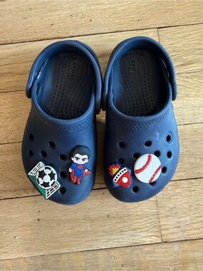 CROCS Kids Navy Blue Classic Clogs with Jibbitz Charms